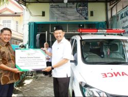 TJSL Pegadaian Kanwil VI Makassar Serahkan Bantuan Mobil Ambulance