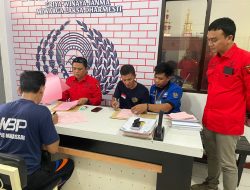 JAKSA PENUNTUT UMUM KEJATI SULSEL MENERIMA PENYERAHAN TERSANGKA DAN BARANG BUKTI DARI PENYIDIK KORUPSI DUGAAN MAFIA TANAH PADA KEGIATAN PEMBAYARAN GANTI RUGI LAHAN PSN BENDUNGAN PASELLORANG DI KABUPATEN WAJO TAHUN 2021