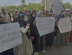 Pj Bupati Buru di Demo Masyarakat Desa Bara. Tolak Aktifitas PT Inagro Cipta Nusantara