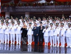 Pj, Bupati Bombana Hadir Dalam Acara Puncak Peringatan Hari Otoda Ke XXVIII Di Surabaya Tahun 2024