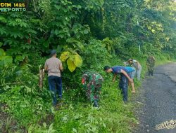 Babinsa Koramil Bangkala dan Masyarakat Gotong Royong Bersihkan Parit dan Semak Belukar