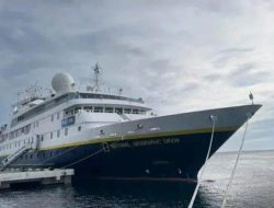 Kapal Pesiar MV National Geographic Orion Membawa 80 Wisatawan Mancanegara