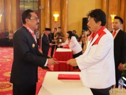 Pj Bupati Bombana Terima Duplikat Bendera Pusaka Jelang HUT RI  Ke -79