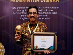 Edy Suharmanto Membawa Kabupaten Bombana Raih Penghargaan Kategori Madya di Universal Health Coverage Award