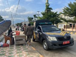 Satpol PP Bombana Tertibkan Pedagang Kuliner di Trotoar Sekitar Masjid Agung Nurul Iman Kasipute