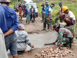 Antusias, Warga dan Satgas TMMD Kerjakan Perbaikan Dekker Penghubung antar Dusun