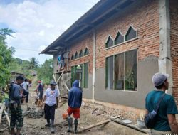 Satgas TMMD ke-124, Lanjutkan Pengerjaan Rehap Masjid Al-Mujahidin Desa Morengke