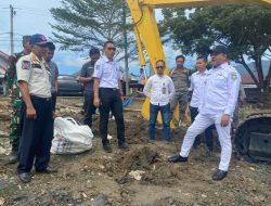 Tim Terpadu Lanjutkan Penertiban dan Pembersihan Bangkai Kapal di Rumbia Tengah, Bagian dari Program 100 Hari Kerja Bupati dan Wakil Bupati Bombana