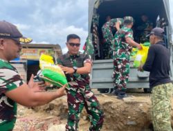 Dandim Bombana Berjibaku Bersama Prajurit, Laksanakan Penyaluran Beras SPHP di Kepulauan Masaloka