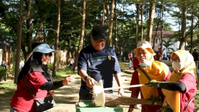 World Cleanup Day 2025: DPPKB Makassar Ajak Warga Perkuat Kepedulian Lingkungan