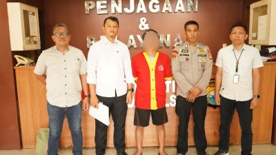 “TUNTASKAN KASUS ROKOK ILEGAL , BEA CUKAI MAKASSAR SERAHKAN TERSANGKA DAN BARANG BUKTI KE KEJAKSAAN”